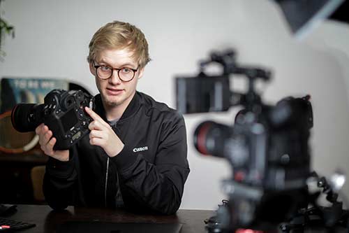 Nicolai Deutsch erklärt die Funktionen einer Canon Kamera