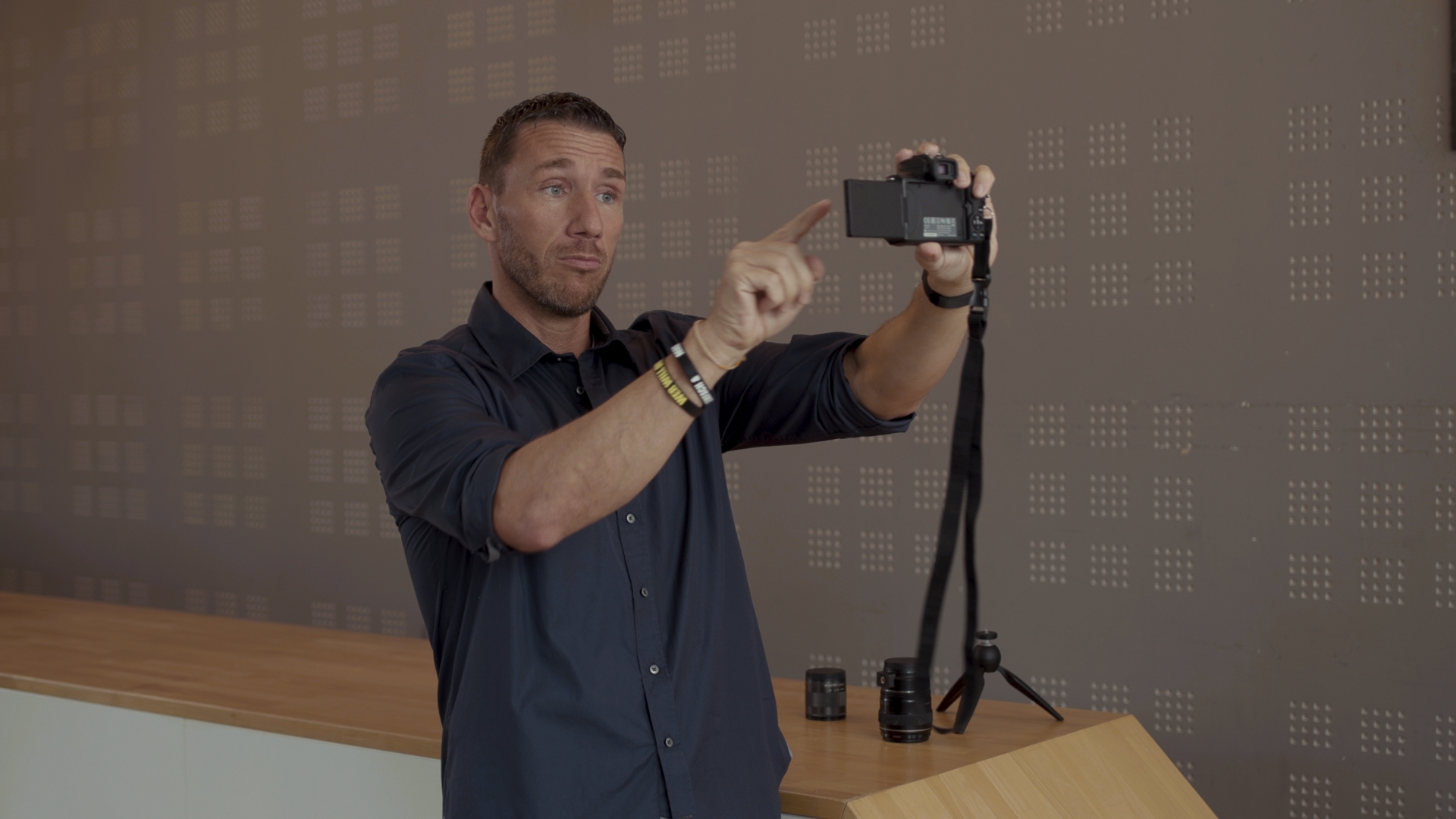 Calvin Hollywood EOS M50 Selfie